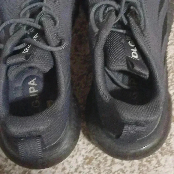 Men's athletic sneakers..size 10..worn once..smoke free home... - Picture 2 of 4